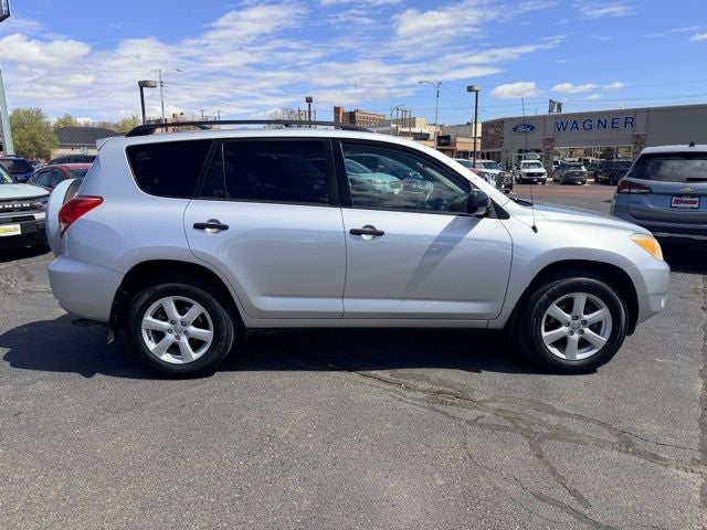 2006 Toyota RAV4 — side profile view