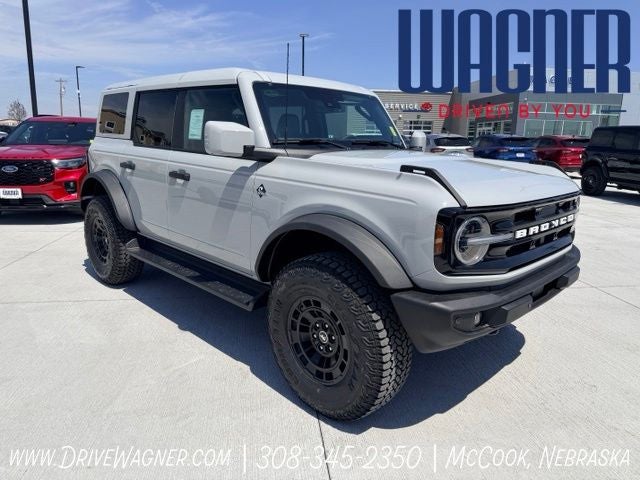 2026 Ford Bronco Outer Banks in Avalanche Gray — front three-quarter view